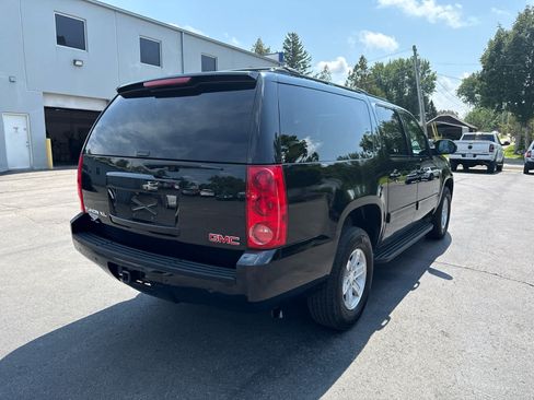 Used 2013 GMC Yukon XL SLT w/ SLT-2 Equipment Package AWD/4WD image 3