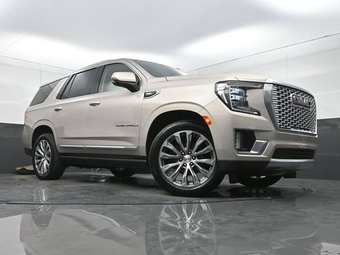 Used 2021 GMC Yukon Denali w/ Denali Premium Package RWD image 27