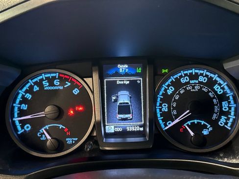 Used 2021 Toyota Tacoma TRD Sport AWD/4WD image 22