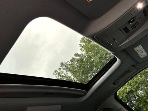 Used 2020 Chevrolet Suburban Premier AWD/4WD image 17