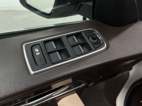 Used 2017 Jaguar F-PACE Prestige image 16