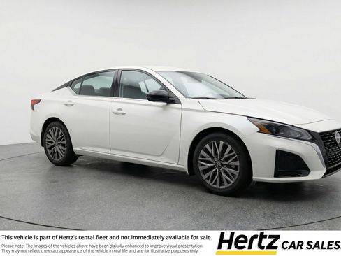 Used 2025 Nissan Altima 2.5 SV FWD image 1