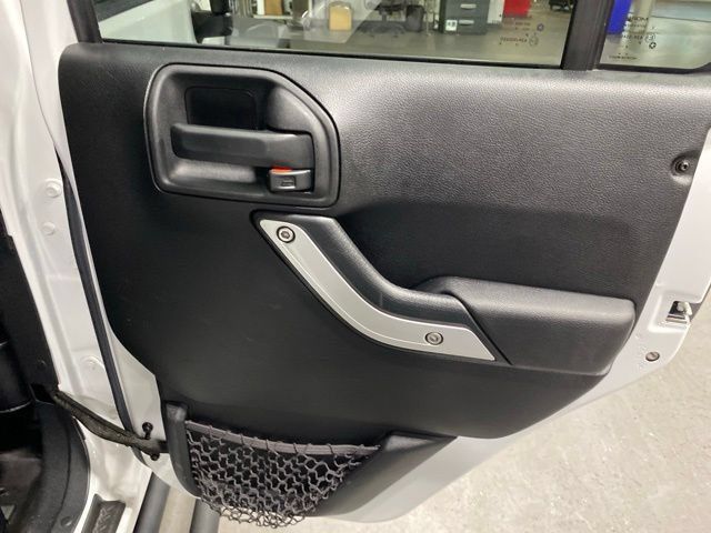 Used 2015 Jeep Wrangler Unlimited Rubicon AWD/4WD image 20
