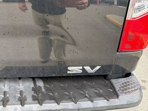 Used 2019 Nissan Titan SV image 7