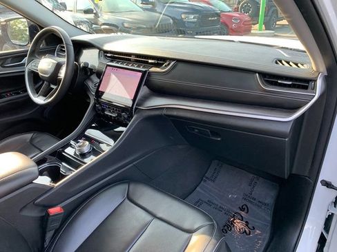 Used 2023 Jeep Grand Cherokee L Limited w/ Luxury Tech Group II AWD/4WD image 12