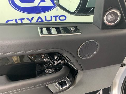 Used 2019 Land Rover Range Rover HSE image 14