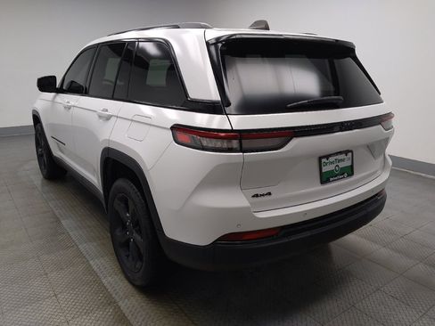 Used 2023 Jeep Grand Cherokee Altitude AWD/4WD image 5