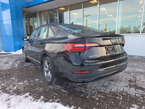 Used 2024 Volkswagen Jetta SE image 3