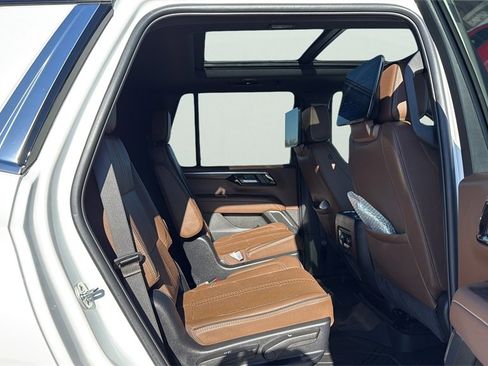 Used 2025 Chevrolet Tahoe High Country image 12