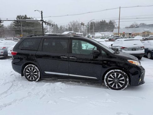 Used 2019 Toyota Sienna XLE Premium image 5