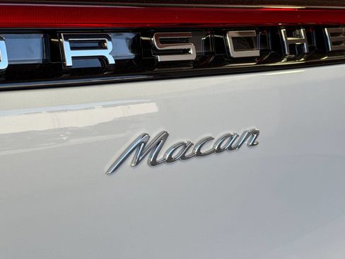 Certified 2026 Porsche Macan AWD/4WD image 34