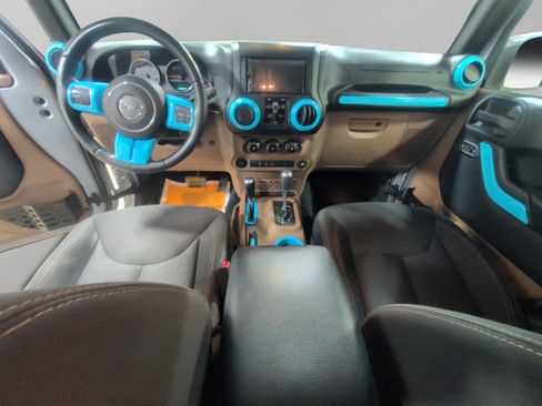 Used 2016 Jeep Wrangler Unlimited Sahara image 10