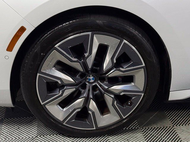 Used 2024 BMW i7 xDrive60 AWD/4WD image 15