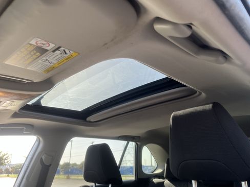 Used 2020 Toyota RAV4 XLE w/ Convenience Package FWD image 34