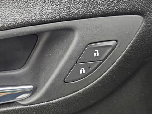Used 2021 Chevrolet Equinox LT FWD image 31
