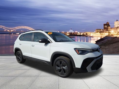 Certified 2025 Volkswagen Taos S image 4