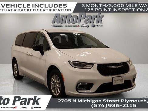 Used 2025 Chrysler Pacifica Select FWD image 1