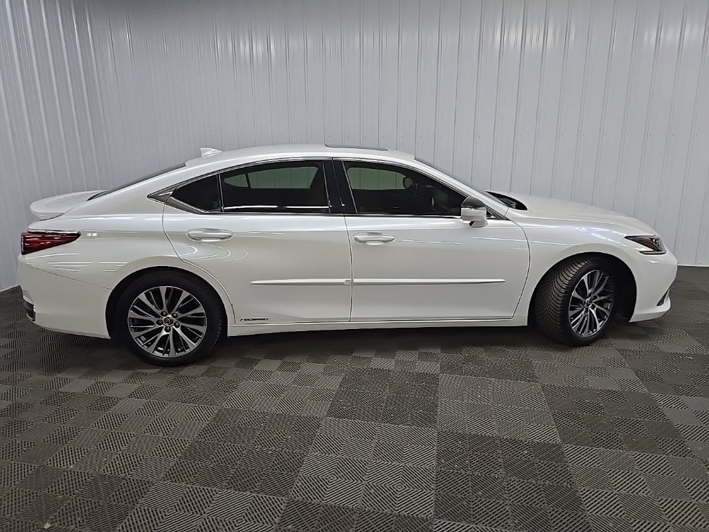 Used 2019 Lexus ES 300h w/ Premium Package FWD image 2