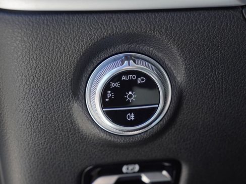 Used 2023 Mercedes-Benz C 300 Sedan image 10