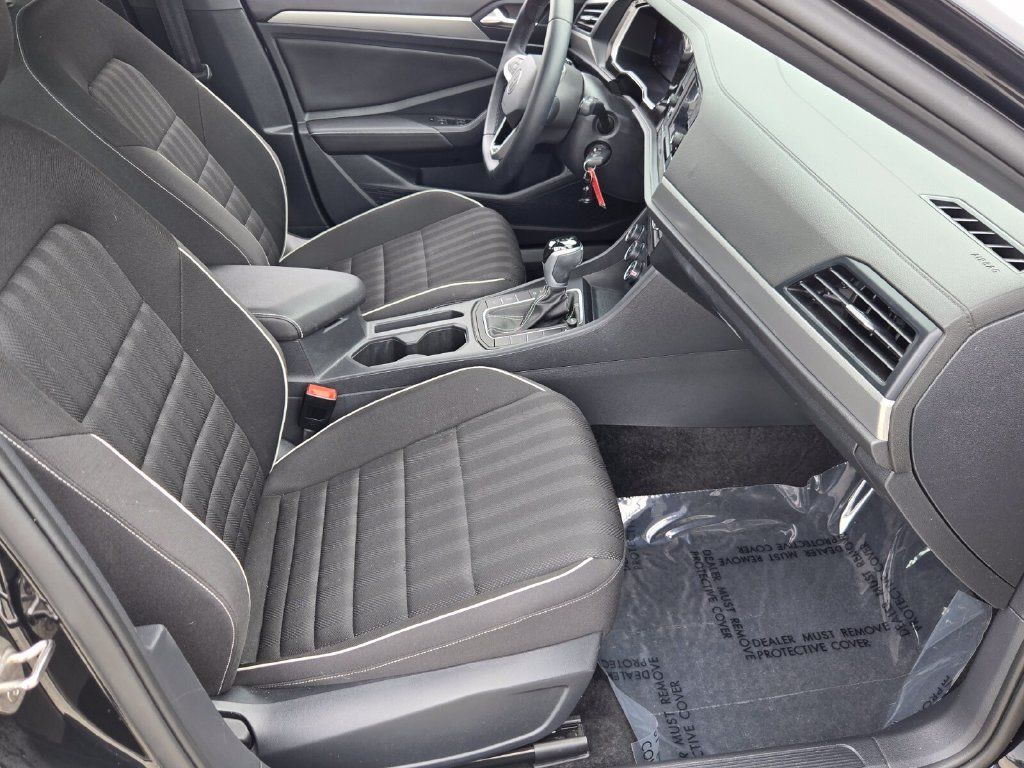 Used 2024 Volkswagen Jetta Sport FWD image 18