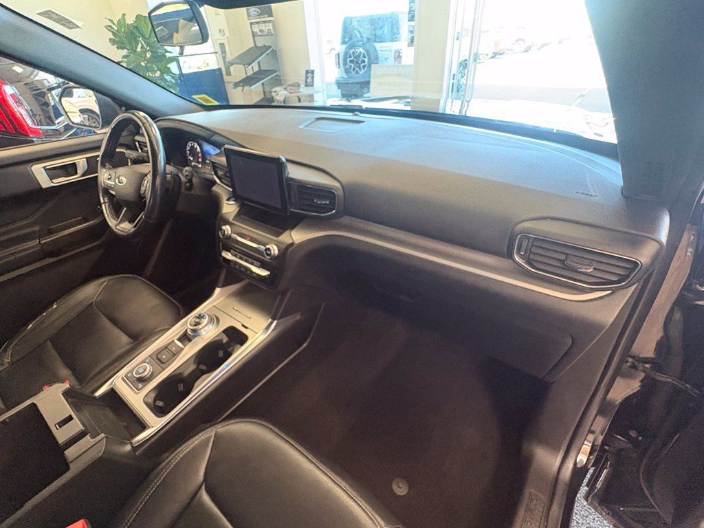 Used 2020 Ford Explorer XLT w/ Equipment Group 202A AWD/4WD image 33