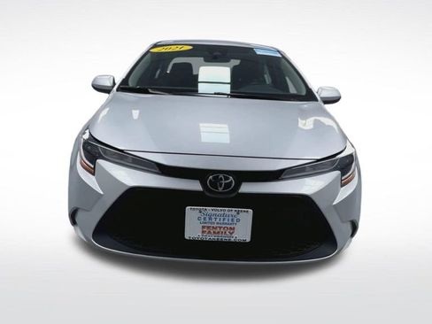 Used 2021 Toyota Corolla LE image 3