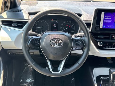 Used 2025 Toyota Corolla SE w/ SE Package FWD image 13