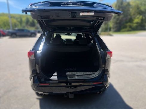 Used 2021 Toyota RAV4 SE w/ Weather & Moonroof Package AWD/4WD image 13