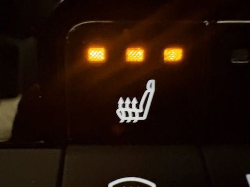 Used 2025 Toyota Crown Signia w/ Advanced Technology Package image 10