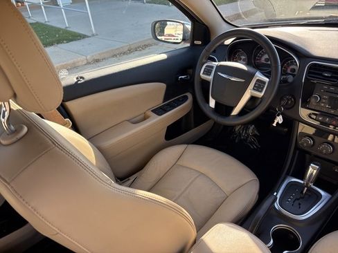 Used 2013 Chrysler 200 Limited image 20