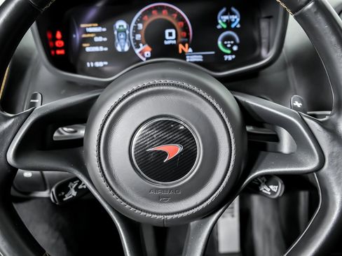 Used 2018 McLaren 570S Spider image 33