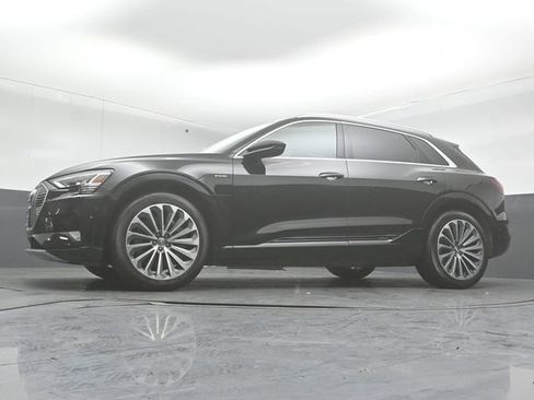 Used 2019 Audi e-tron Prestige w/ Prestige Package image 41