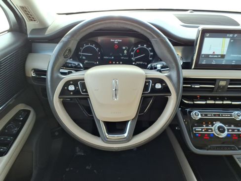 Used 2020 Lincoln Corsair Standard w/ Premium Package image 14