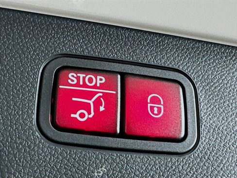 Used 2022 Mercedes-Benz GLC 300 4MATIC w/ Driver Assistance Package image 31