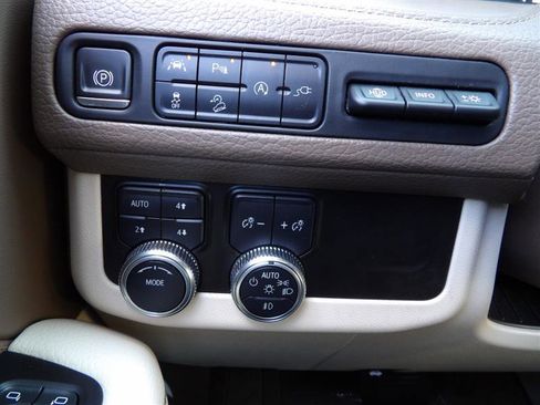 Used 2021 GMC Yukon XL Denali w/ Denali Premium Package image 30