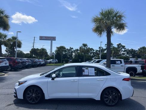 Used 2025 Toyota Corolla SE FWD image 7