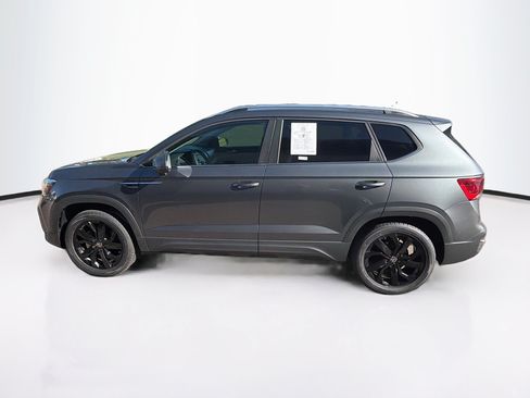 Used 2023 Volkswagen Taos SE w/ Panoramic Sunroof Package AWD/4WD image 4