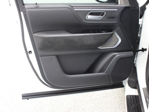 Used 2025 INFINITI QX80 Sensory AWD/4WD image 12
