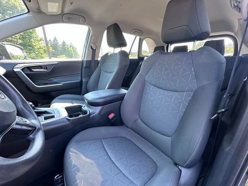Used 2024 Toyota RAV4 XLE AWD/4WD image 12