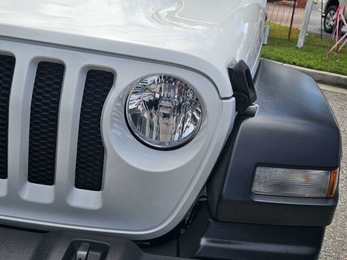 Used 2018 Jeep Wrangler Unlimited Sport S AWD/4WD image 11