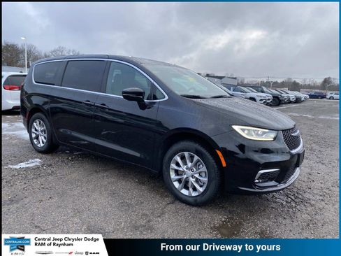 New 2026 Chrysler Pacifica Select image 1