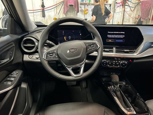 Used 2025 Chevrolet Trax ACTIV w/ Driver Confidence Package FWD image 17
