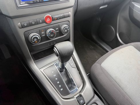 Used 2013 Chevrolet Captiva Sport LT FWD image 17