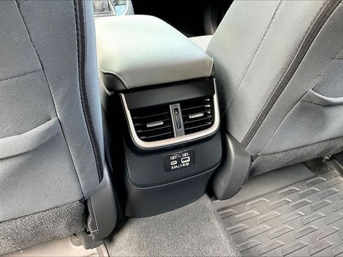 Used 2024 Subaru Outback Premium AWD/4WD image 10