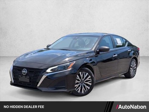 Used 2024 Nissan Altima 2.5 SV FWD image 1