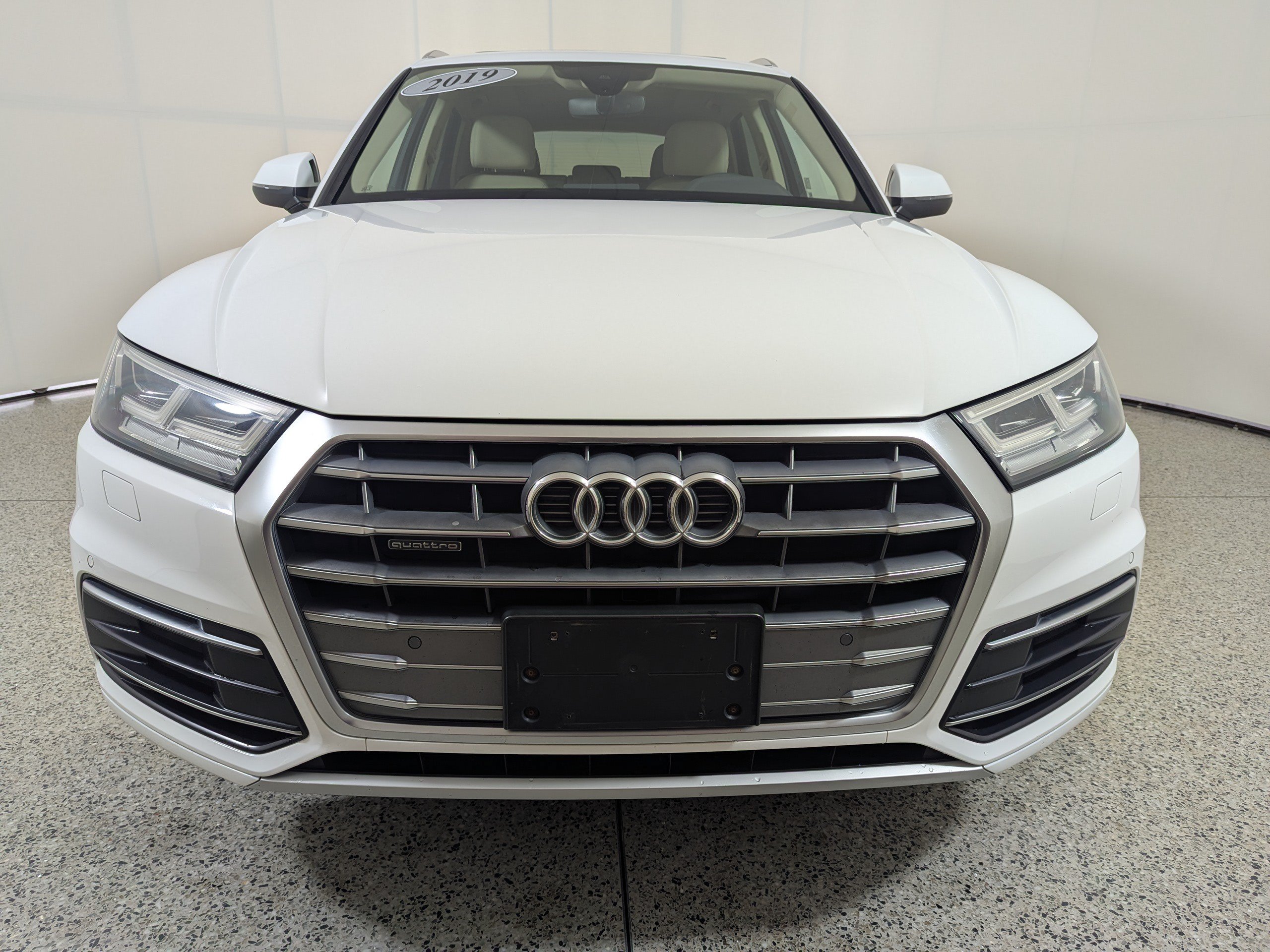 Used 2019 Audi Q5 2.0T Premium Plus w/ Premium Plus Package AWD/4WD image 2