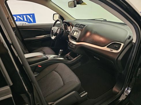 Used 2019 Dodge Journey SE w/ Premium Group image 27