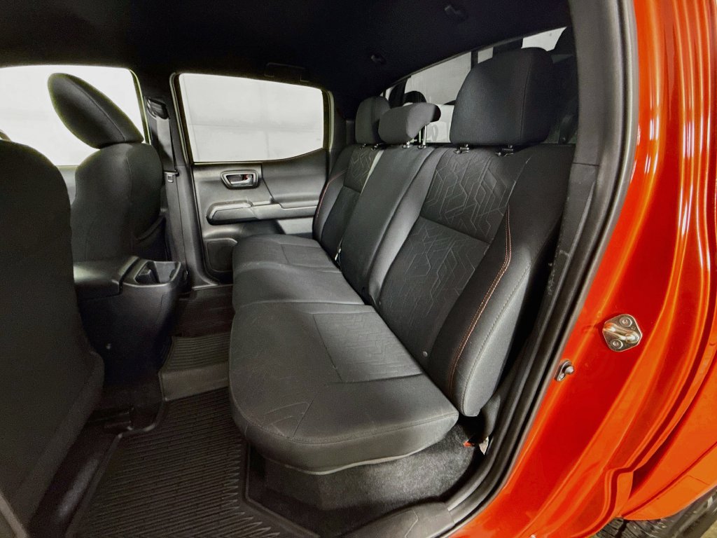 Used 2018 Toyota Tacoma TRD Sport w/ Technology Package AWD/4WD image 25