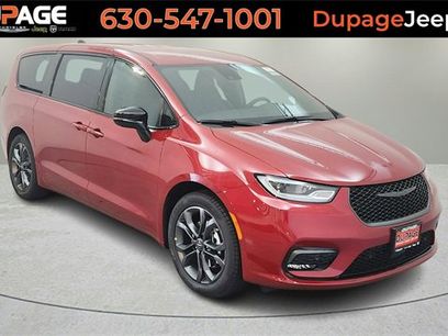 New 2026 Chrysler Pacifica Select