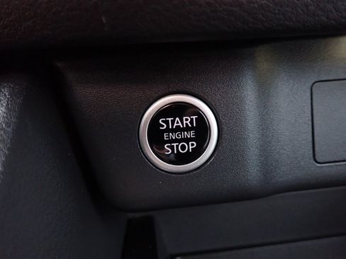 Used 2022 Nissan Rogue SV AWD/4WD image 17